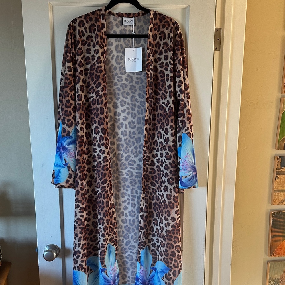 Runway the Label kimono robe with floral cheetah details - Picture 2 of 8